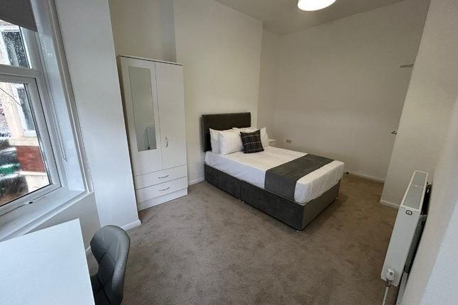 Flat to rent in Gregory Boulevard, Hyson Green, Nottingham