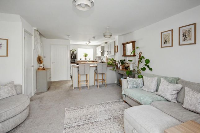 7, Peridot Drive, Wellingborough photo 4