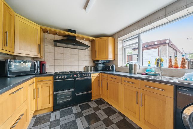 65, Ashchurch Drive, Wollaton photo 2
