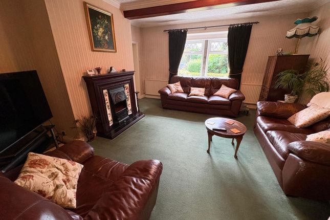 3, Russell Hall Lane, Bradford photo 5