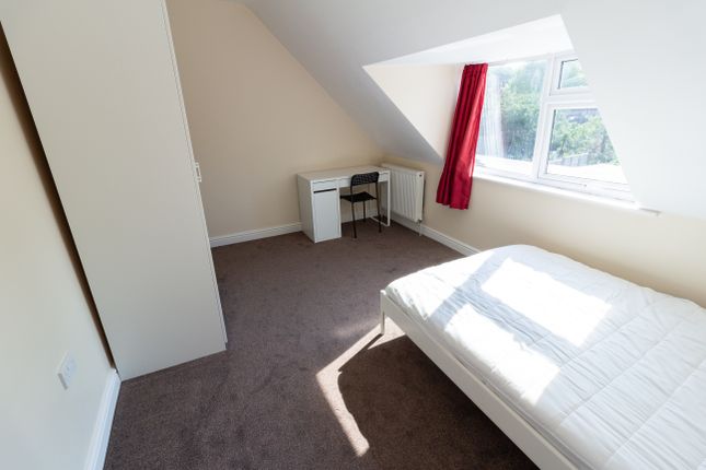 Terraced house to rent in Stuart Crescent, Winchester