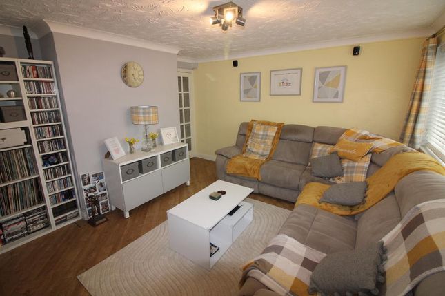 21, Wye Close, Milton Keynes photo 2