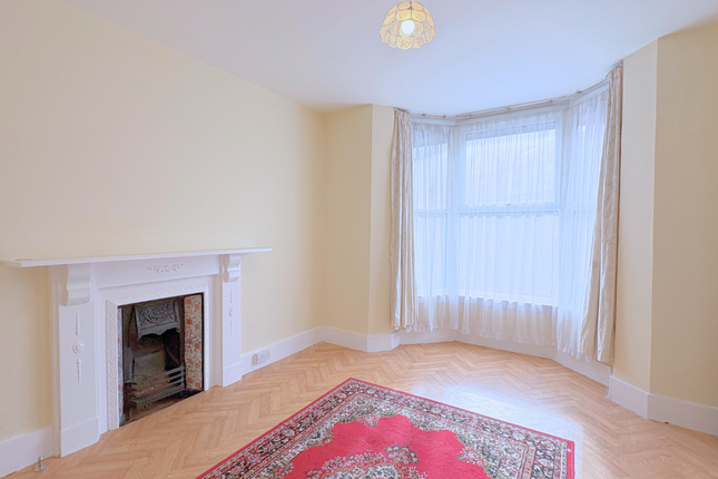 25, Sherwell Lane, Torquay photo 3