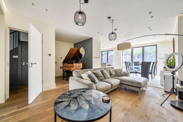 71, Chanctonbury Way, Woodside Park photo 4
