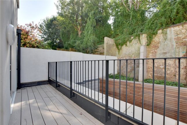 Flat 1, 16A, Bennett Park, Blackheath photo 3