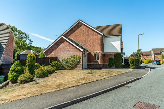 31 Windsor Drive, Pontyclun photo 3