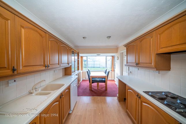 6, Lambourn Close, Bloxwich, Walsall photo 3