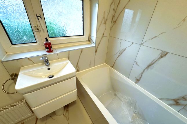 18A, Como Street, Romford photo 3