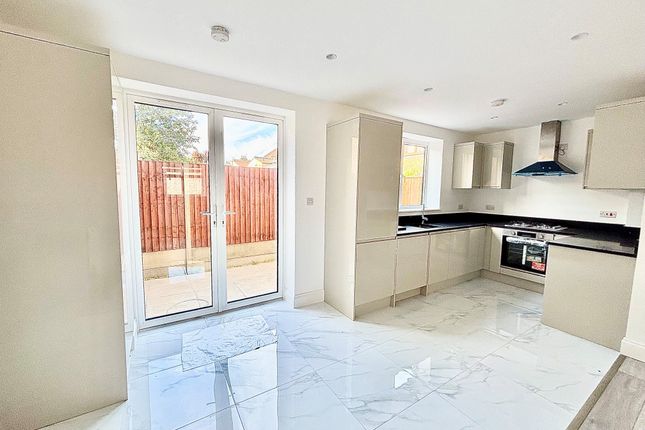 3-bed house on London, £2,750/mo