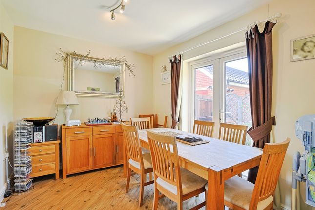 2, Blackbird Drive, Bury St. Edmunds photo 4