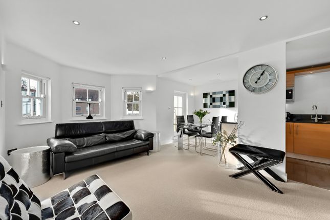 Flat 6, 110, High Street, Surrey photo 3