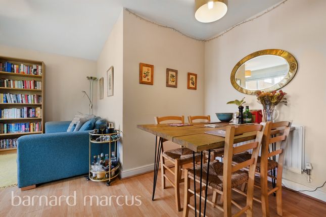 Thumbnail Flat for sale in Chandler Way, London