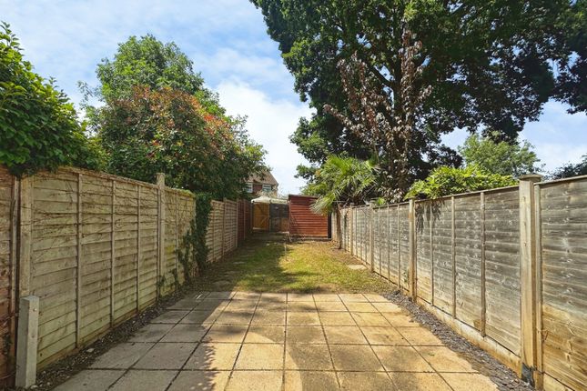 8, St Johns Close, Reading photo 4