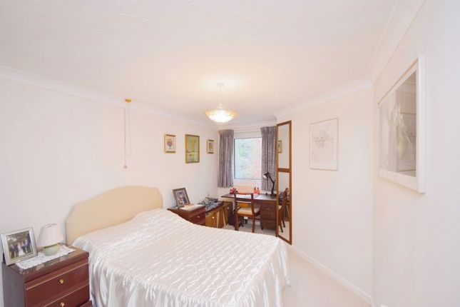 Flat for sale in Mumbles Bay Court, Swansea