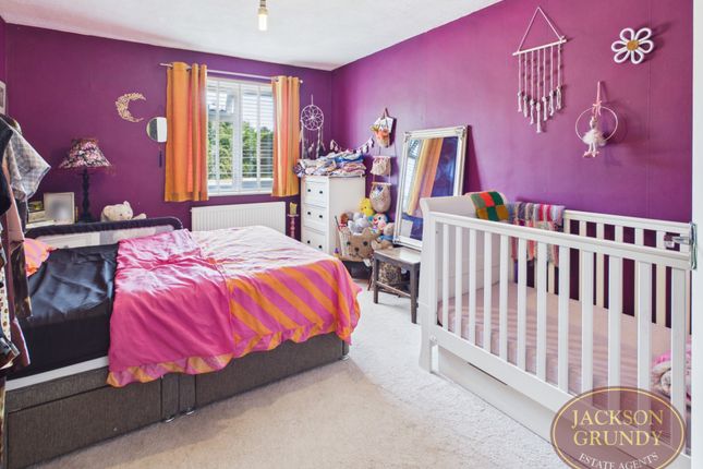 72, Chiltern Way, Northampton photo 4