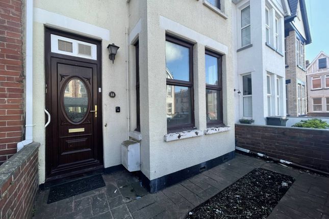 Flat to rent in Hartopp Road, Exmouth