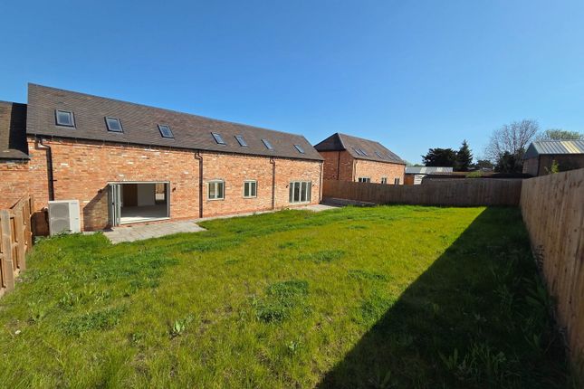 4 The Manor, 8 Wood Lane, Atherstone photo 4