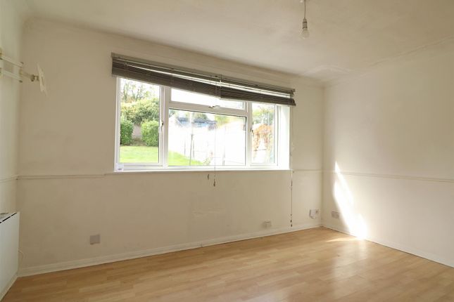 Flat 3, 73, Earlsbrook Road, Redhill photo 3