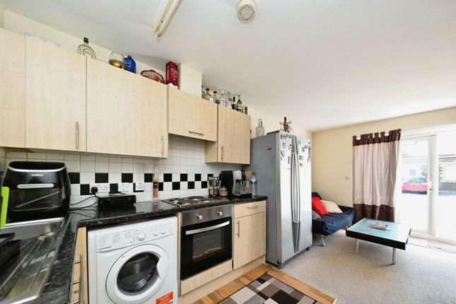 3 Isabella Court,, Fairfield Road, Norfolk photo 2
