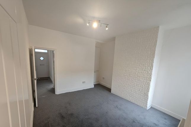 32, Quilter Grove, Manchester photo 2