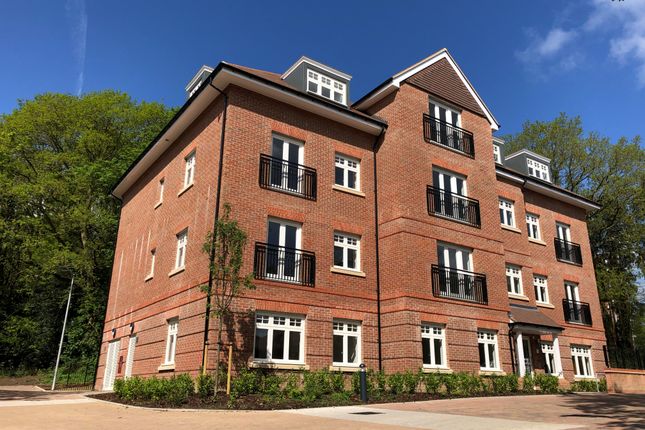 Flat for sale in Kestrel Close, Crescent Drive, Brentwood, Shenfield