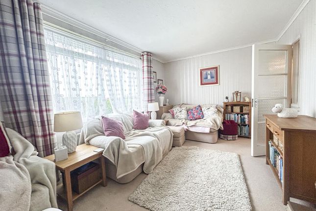 28, Churchward Avenue, Weymouth photo 3