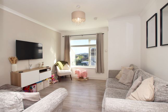 Clos Llangefni, Beddau photo 2
