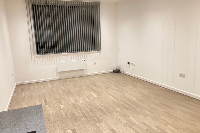 Flat to rent in Very Near Canal Side Area, Brentford