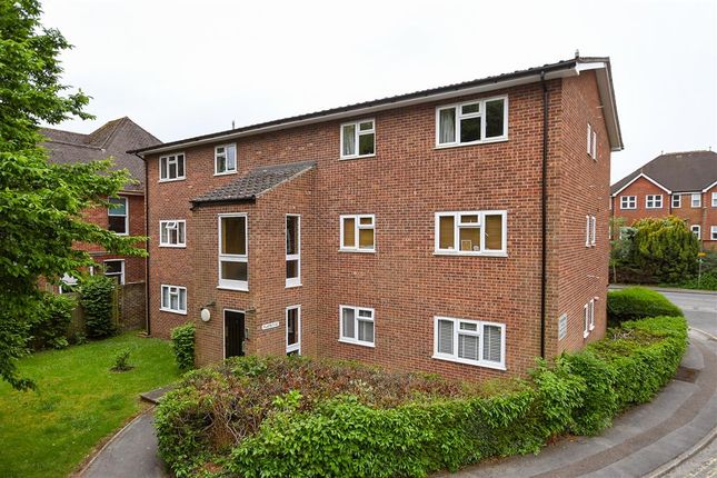 Thumbnail Flat for sale in Victoria Road, Horley, Surrey