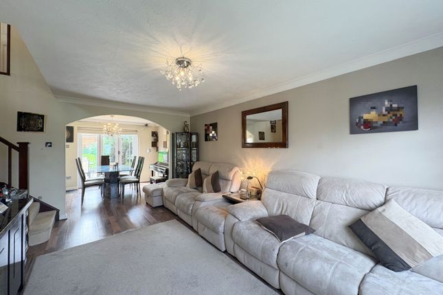 30 Courtney Close, Tewkesbury photo 2