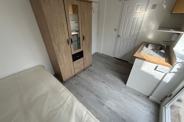 14, Burnham Road, Dagenham photo 3