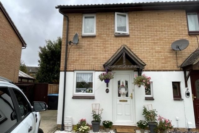 Semi-detached house to rent in Heather Close, Carterton, Oxon