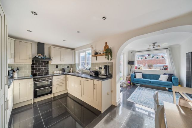 35 Paddock Close, Bedford photo 2