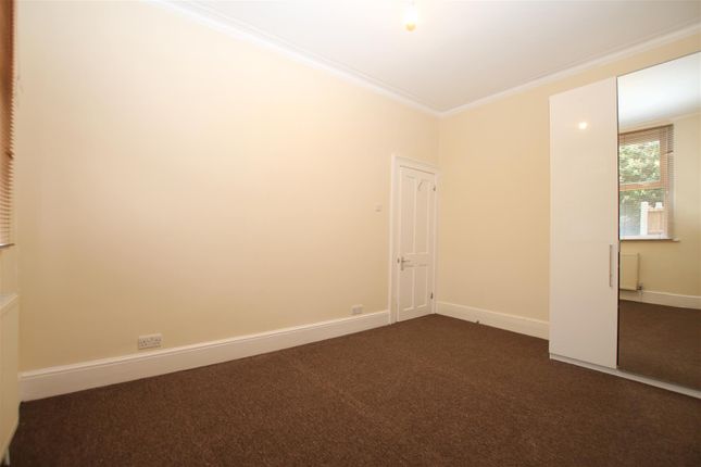 Flat to rent in Kingswood Road, Seven Kings, Ilford