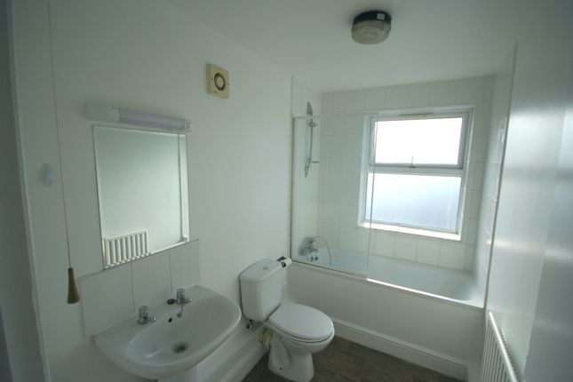 Flat E, 242, London Road, Mitcham photo 4