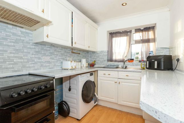 24, Sylvan Road, Lancing photo 3