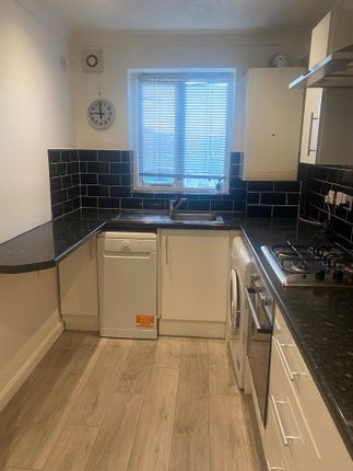 End terrace house to rent in Oak Crescent, London