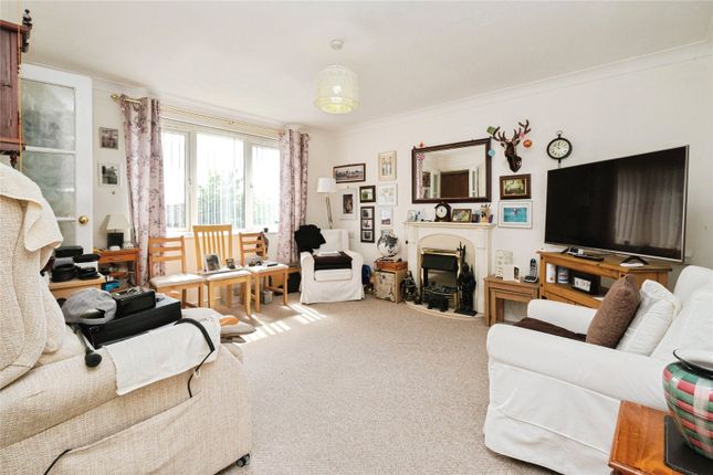 33, Roby Court, Liverpool photo 2