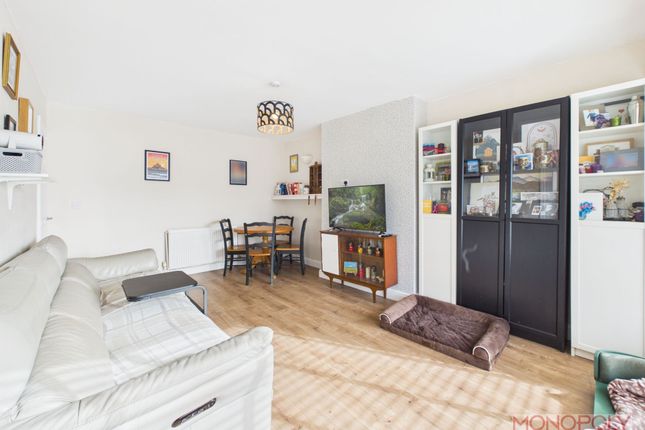 12 Winchester Way, Wrexham photo 3