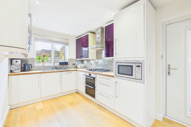 8, Whistler Close Copmanthorpe, York photo 3