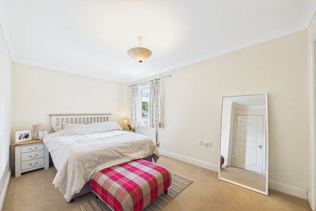 23, Alford Close, Sandhurst photo 4