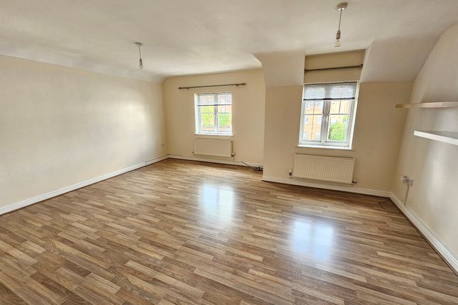 Flat 6, Fountain Court, Buckingham Street, Aylesbury photo 2