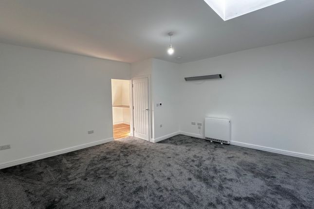 824B, Derby photo 3