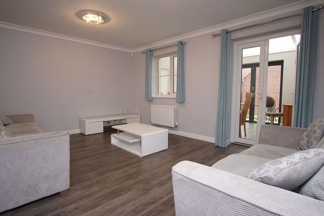 14, Hunters Way, Gloucester photo 4
