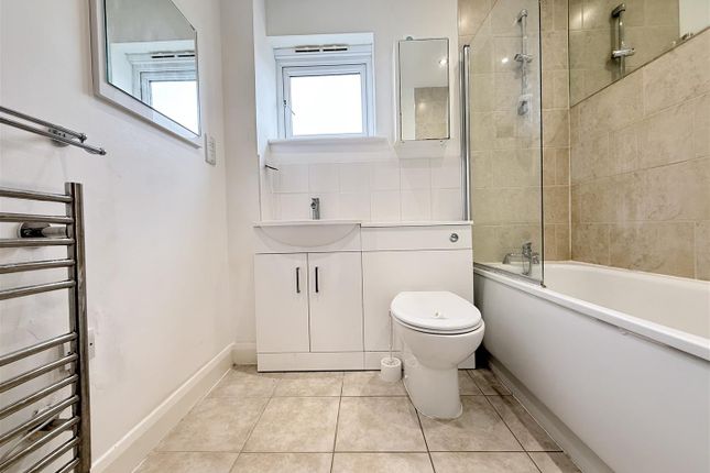 F8, 136, Ridgepoint Court, Maidstone photo 5