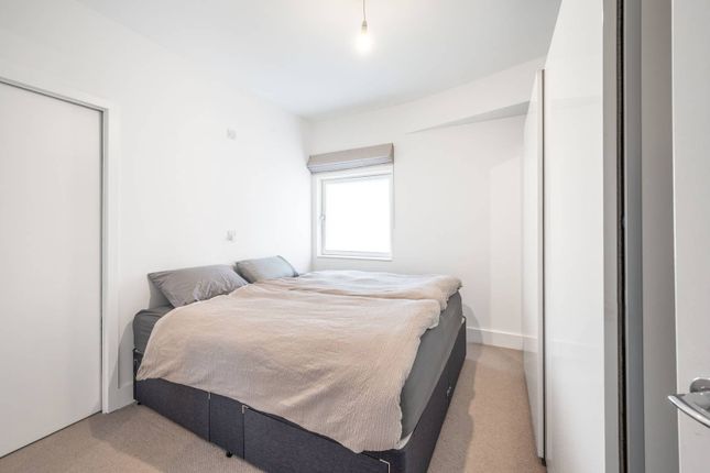 Maisonette for sale in Edgewood Mews, Finchley, London