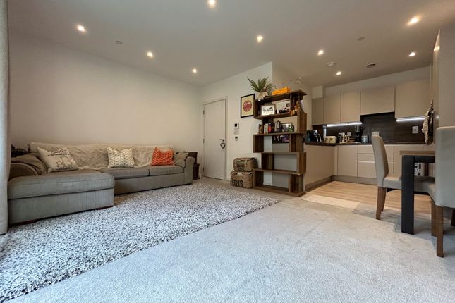 Flat for sale in Peregrine Apartments, Moorhen Drive, Hendon