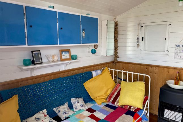 Hut 21, West Beach, Whitstable photo 4