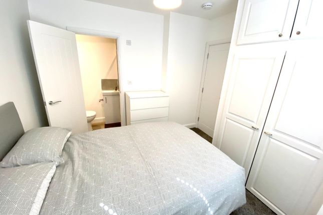 Room to rent in Room 1, 129 Clouds Hill Road, St George, Bristol