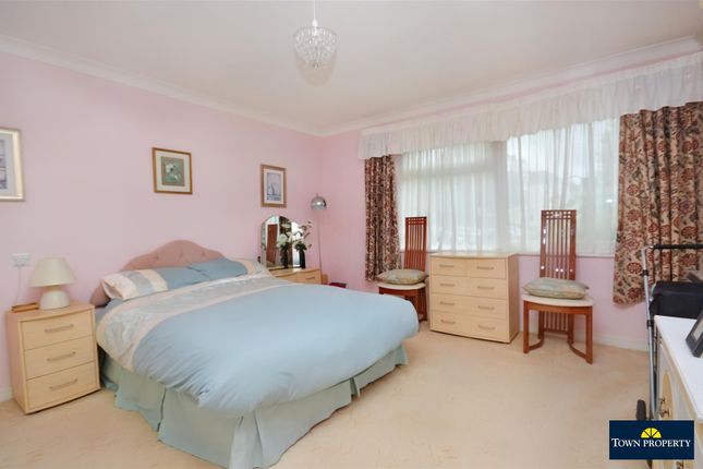 Flat for sale in Trinity Trees, Eastbourne